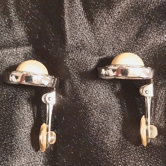 RARE AUTHENTIC 1970's CHRISTIAN DIOR SILVER/FAUX PEARL/RHINESTONE CLIPS (NWT) - Picture 5 of 6